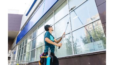professional window cleaner in Sydney